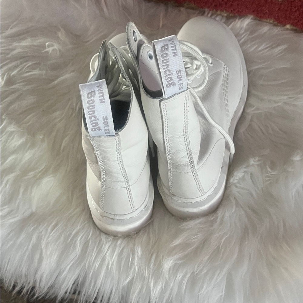 Dr Martens White Leather Women's Boots - Picture 2 of 4